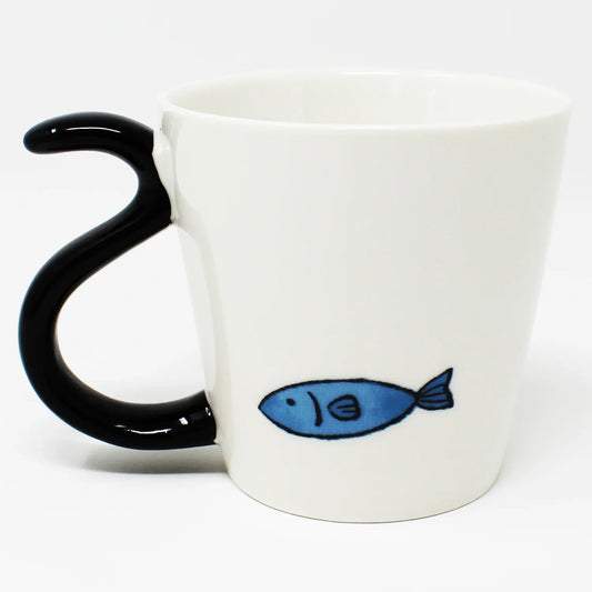 Opposite side of Kuro the cat mug featuring a small fish illustration – favorite food of Kuro