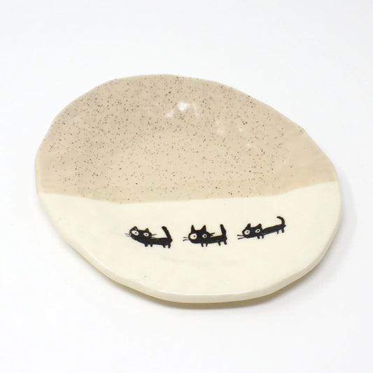 Handmade Japanese Mino Ware plate with black cat illustrations – small round ceramic dish for desserts or tea time