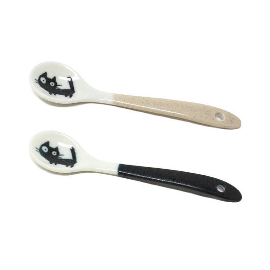 Handmade Japanese porcelain spoon with black cat design – black and beige handle Kuroneko Mino Ware