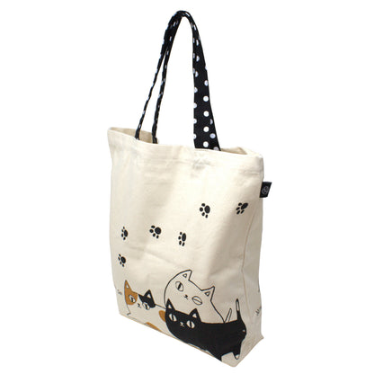 Model carrying 3 Cat Brothers Nyan-ya canvas tote bag to show size and everyday use