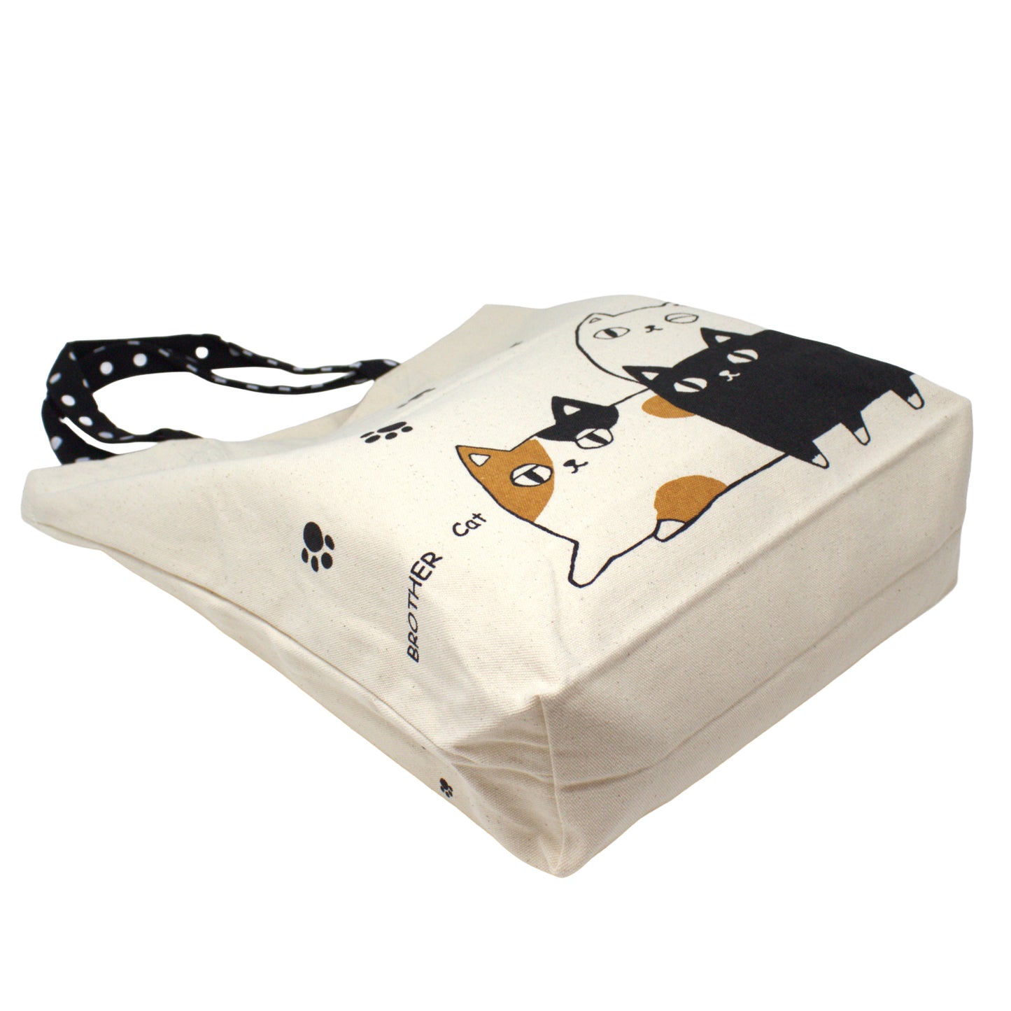 Model carrying 3 Cat Brothers Nyan-ya canvas tote bag to show size and everyday use